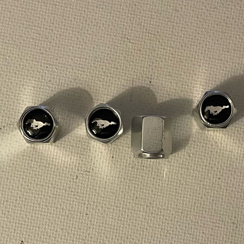 Mustang Logo valve Stem caps in Silver set of 4 NWT